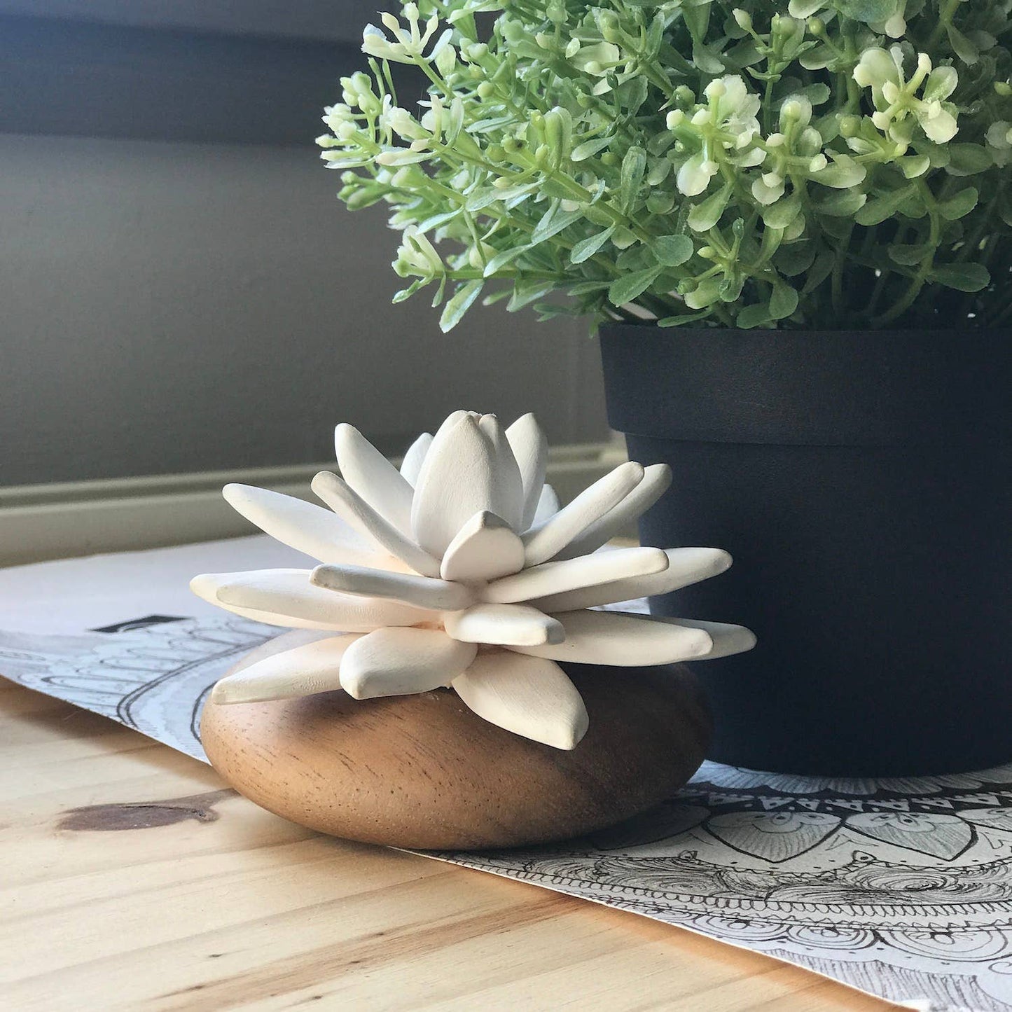 Diffusore di oli essenziali, Diffusore Lotus in porcellana