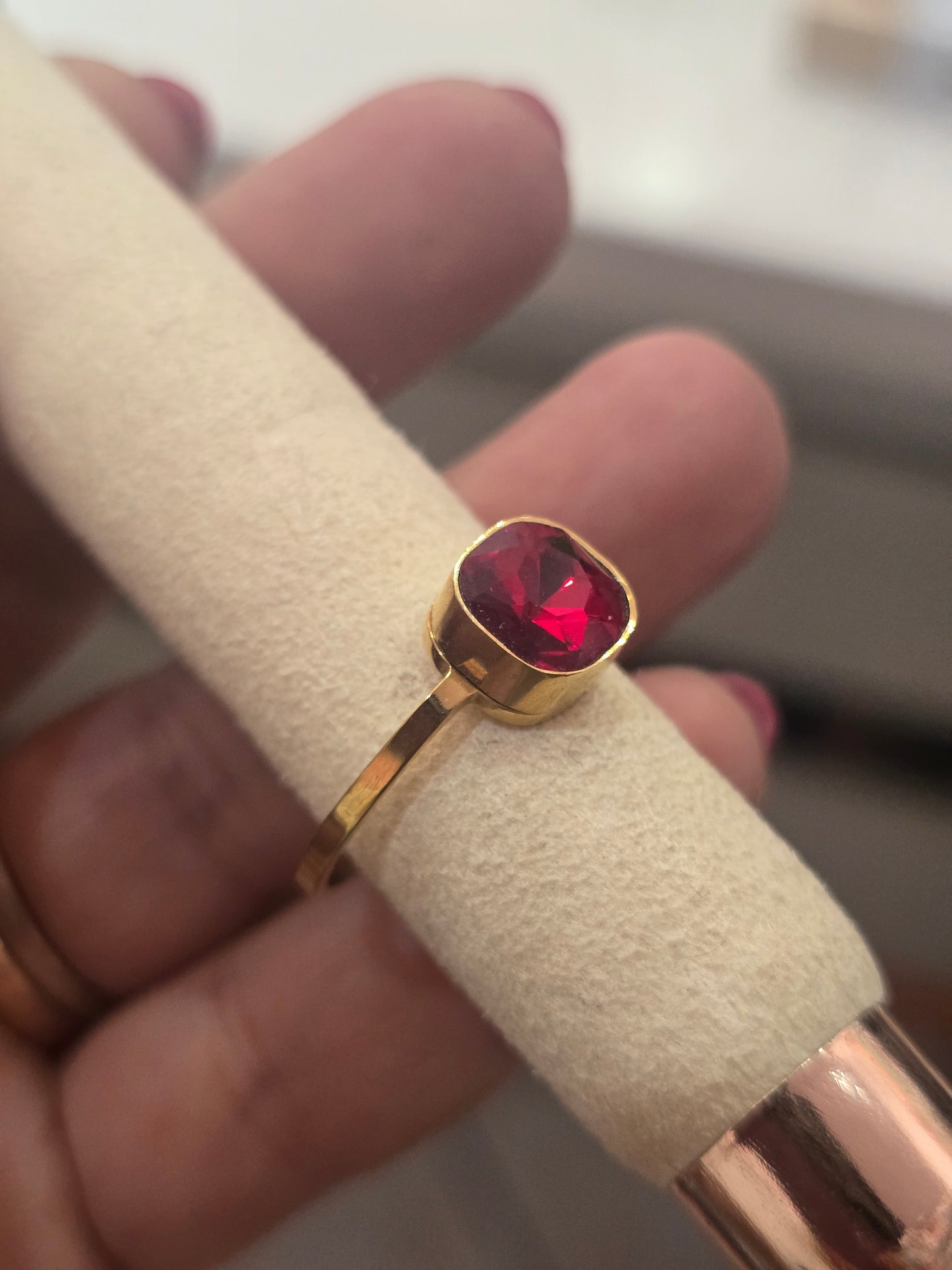 Anello con pietra rossa in acciaio medicale My lovely