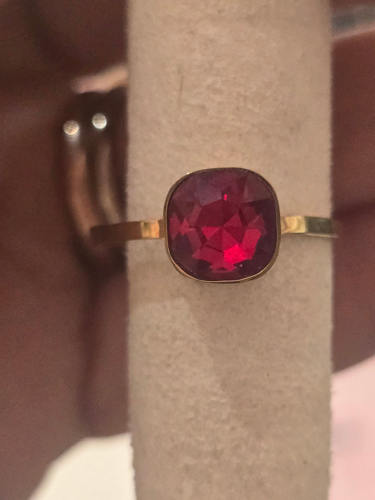 Anello con pietra rossa in acciaio medicale My lovely