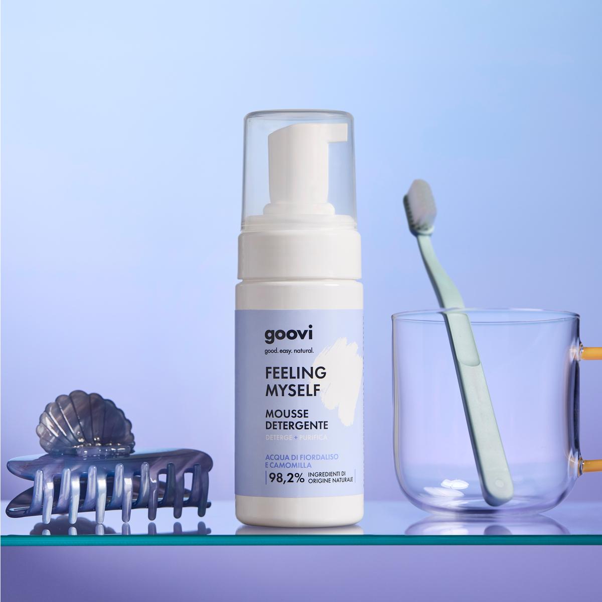 goovi box natale 2025 detersione 1 mousse detergente 100 ml + 1 scrub viso 75 ml + 1 pochette